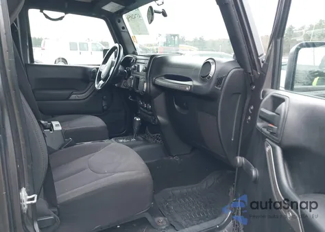 2014 Jeep Wrangler Unlimited Willys Wheeler z USA, uszkodzony, nr VIN 1C4BJWDG2EL299027